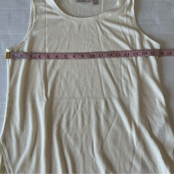 New LOGO by Lori Goldstein Knit Tank w/ Woven Sharkbite Hem in cream | size M - Picture 7 of 8